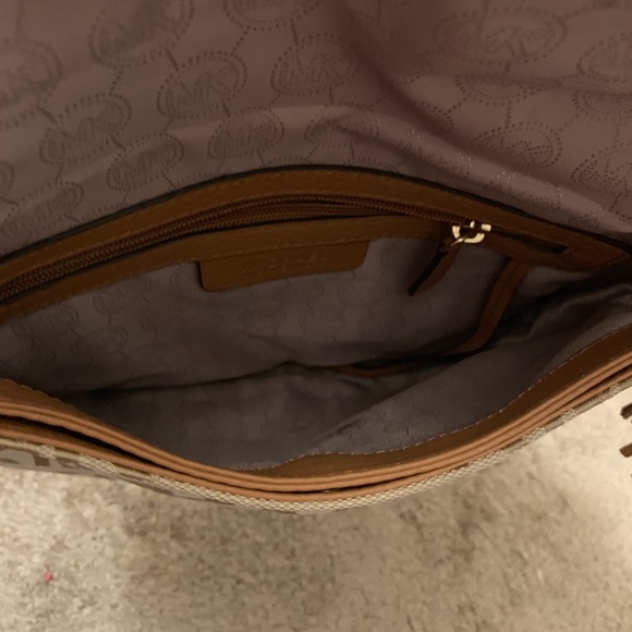 MK purse - Picture 2 of 4